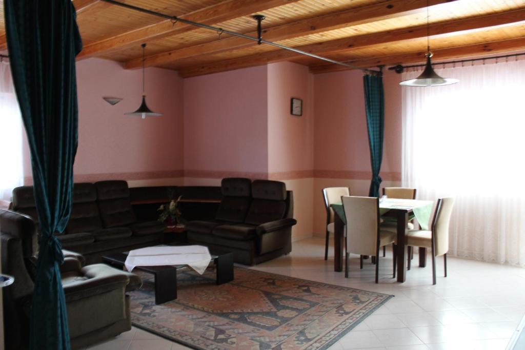 Orwa Apartmanok - Cedrus Koez Zalakaros Rom bilde